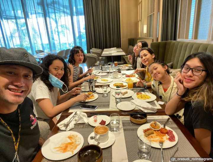 Sarapan Full Team