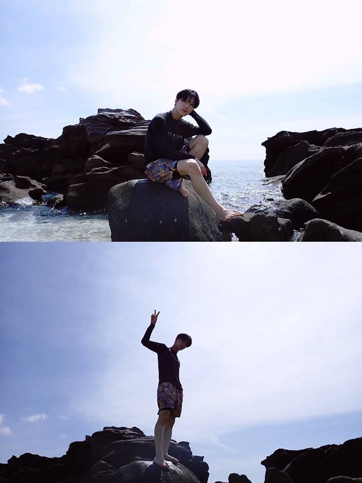 Pose di Atas Bebatuan