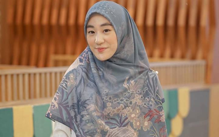 Venna Melinda Bongkar Sosok Pria Penyelamat, Putri Cantik Olla Ramlan Tutup Aurat - Topik Pagi