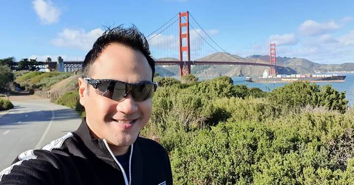 Selfie di Dekat Jembatan