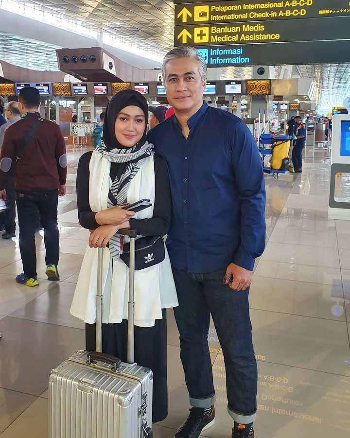 Adjie Pangestu dan Novita Petria (25 tahun)