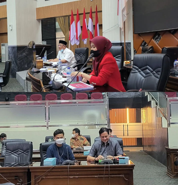 Rapat dengan Suami