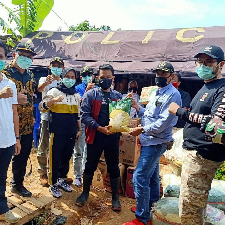 Bantu Korban Longsor