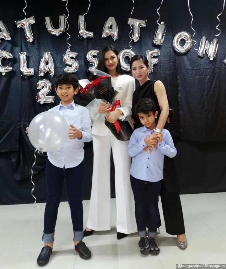 Hadiri Wisuda Anak Sambung