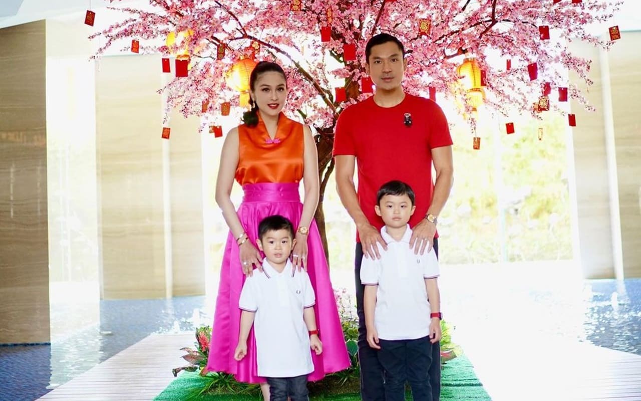 Angpao Sandra Dewi Untuk Anak Dinilai Tipis, Malah Ramai Dikira Berisi Cek