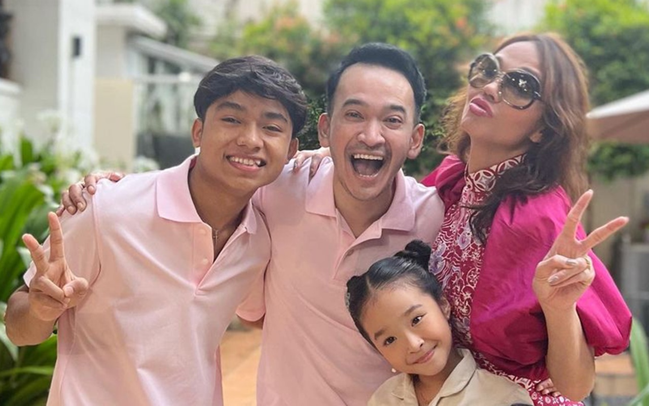 Dinyanyikan Live, Bunda Corla Terhipnotis Suara Merdu Betrand Peto