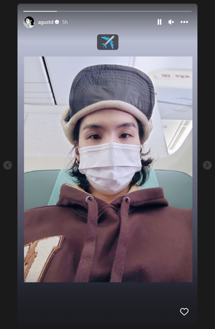 Duta Baru, Suga BTS Jadi Cowok Bumi Saat Berangkat ke Paris Fashion Week 2023