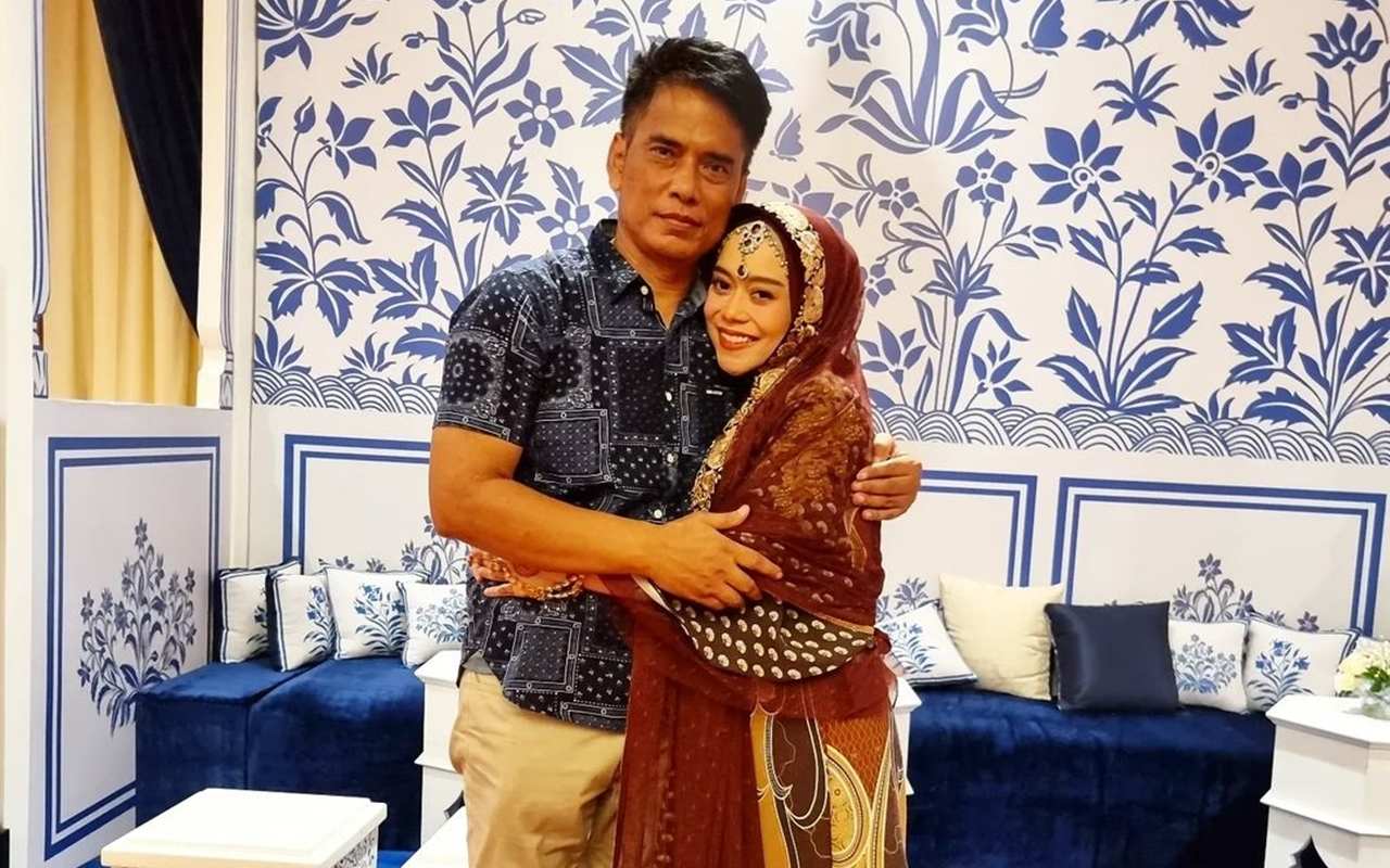 Ayah Lesti Kejora Terciduk Jemur Padi, Attitude Low Profile Bikin Kagum