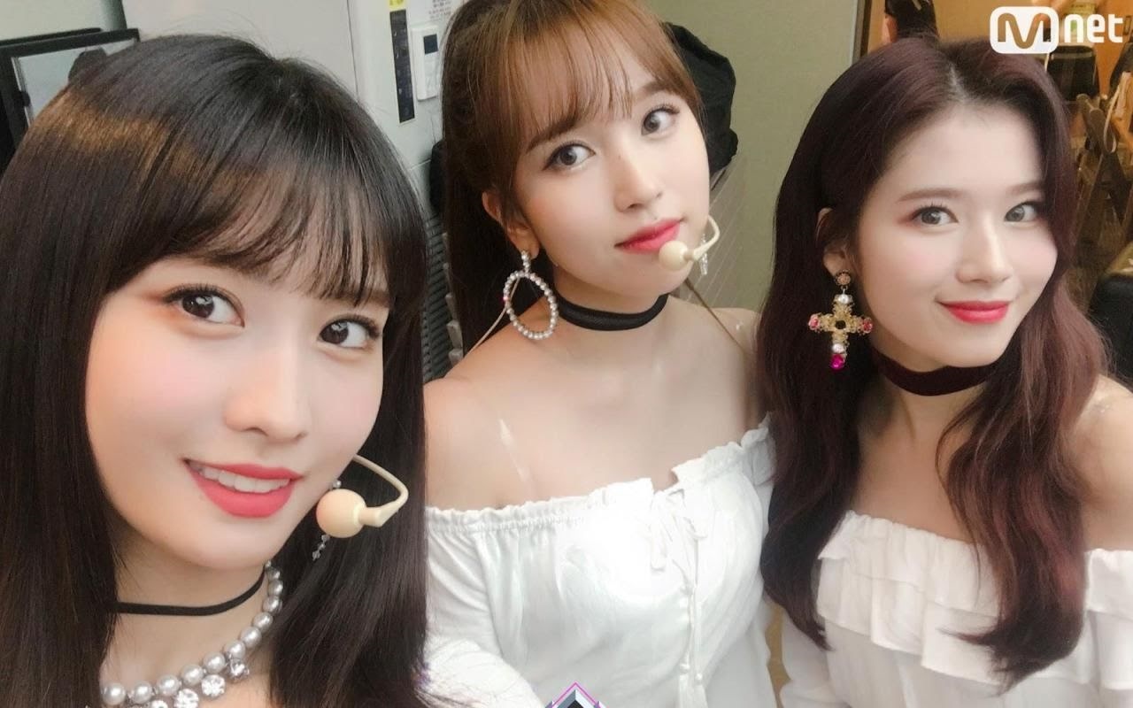 Mina, Sana, dan Momo TWICE Jadi Cover Vogue Japan, Debut Subunit MISAMO di Depan Mata?