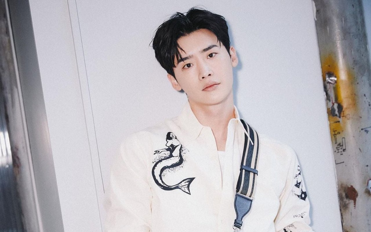 Lee Jong Suk Unggah Postingan Perdana Sejak Terungkap Pacari IU, Pamer Foto Gemes