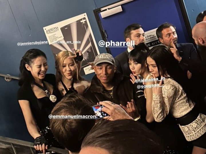 Foto BLACKPINK dengan Pharrell Williams Viral, Ternyata Jepretan Presiden Prancis Foto BLACKPINK dengan Pharrell Williams Viral, Ternyata Jepretan Presiden Prancis