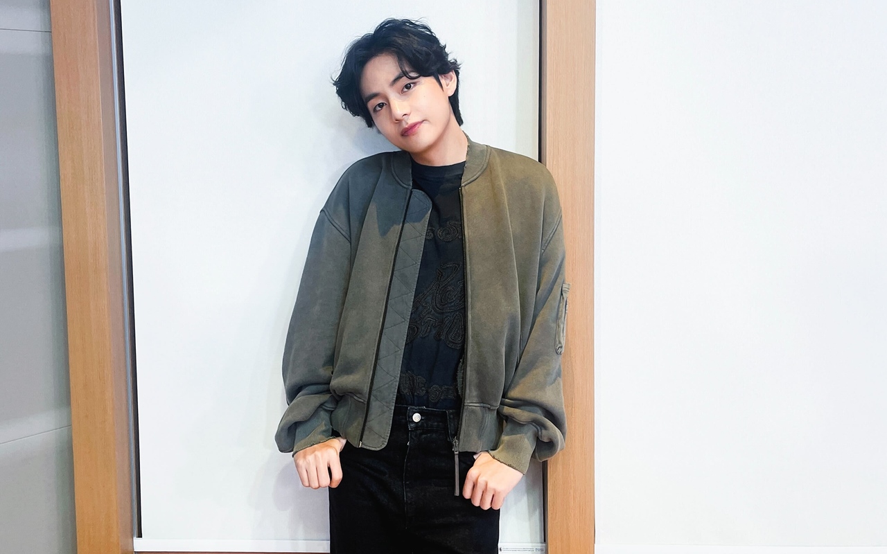 Ekspresi Bingung V BTS Hadapi Situasi di Teaser 'Seo Jin's' Curi Perhatian