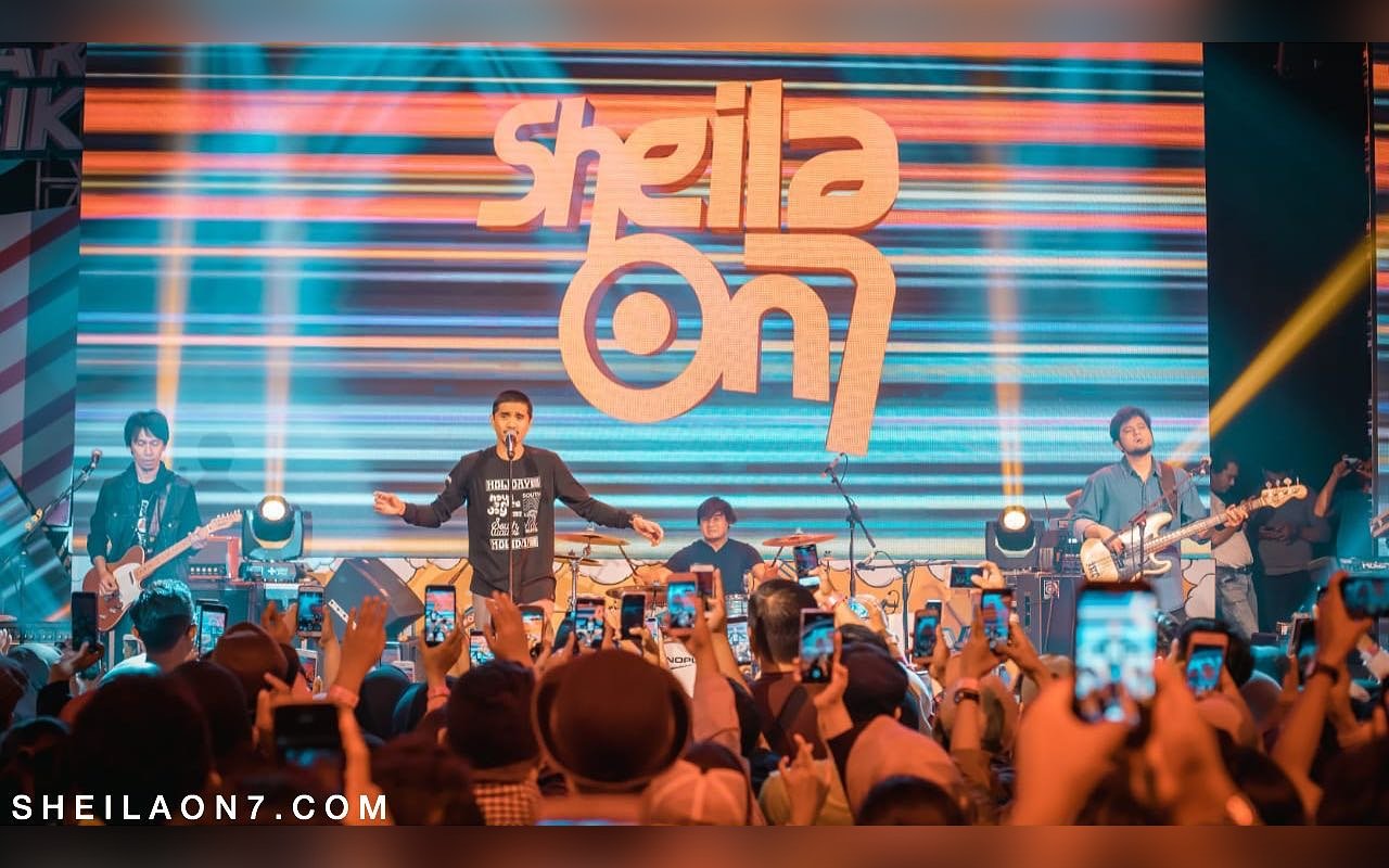 Sheila On 7 Tak Permasalahkan Makan di Pinggir Jalan, Riders Sederhana Saat Konser Dipuji