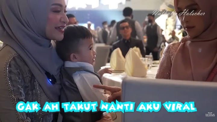 Ria Ricis Goda Baby Adzam Anak Nathalie Holscher dan Ajak Main Jet Ski Ria Ricis Goda Baby Adzam Anak Nathalie Holscher dan Ajak Main Jet Ski