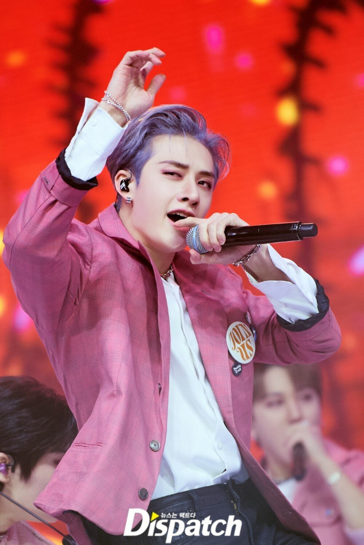 Charming dengan Outfit Pink