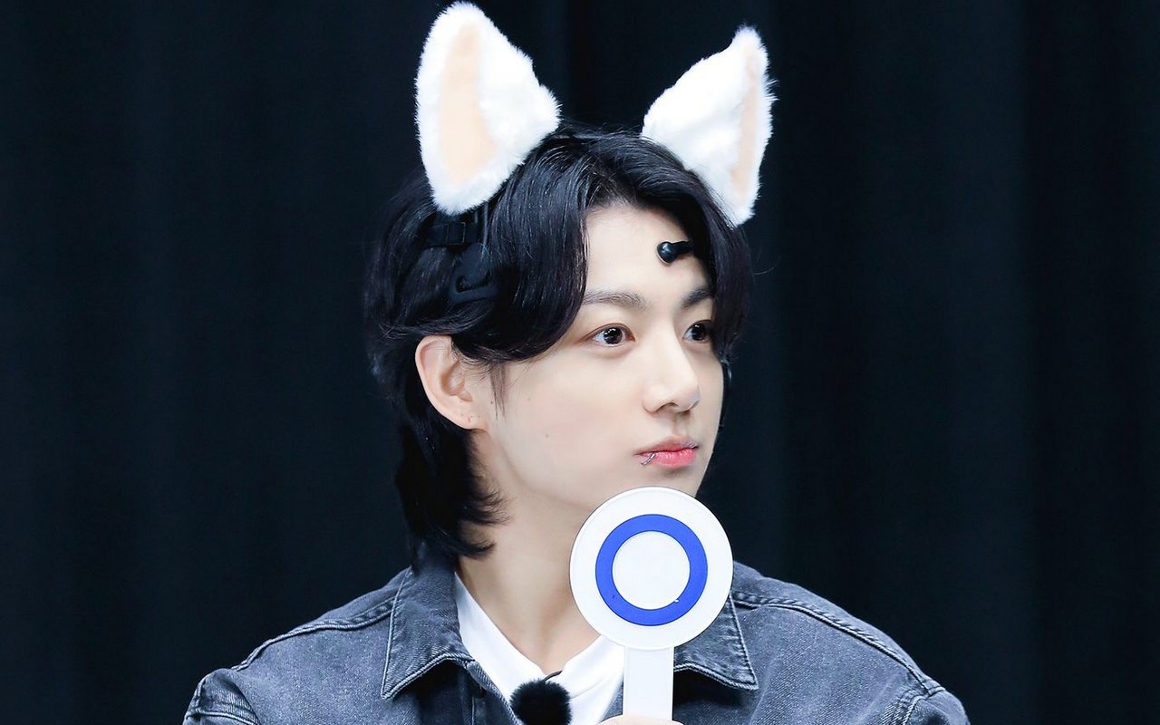 Bikin ARMY-Blinks Heboh, Jungkook Lantunkan Lagu 'DDU-DU DDU-DU' Saat Live