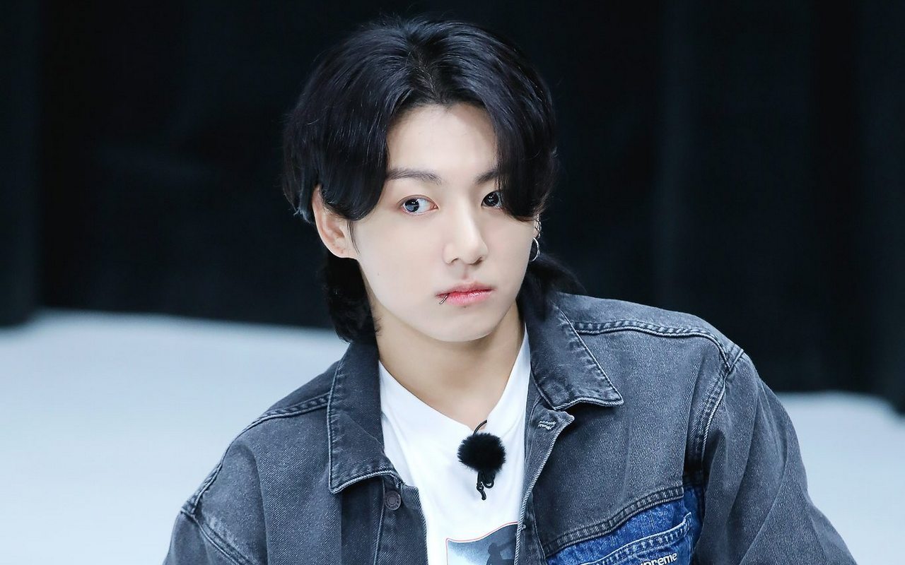 Live Bareng Anjing Kesayangan, Rambut Jungkook yang Makin Panjang Bikin Fans Heboh 