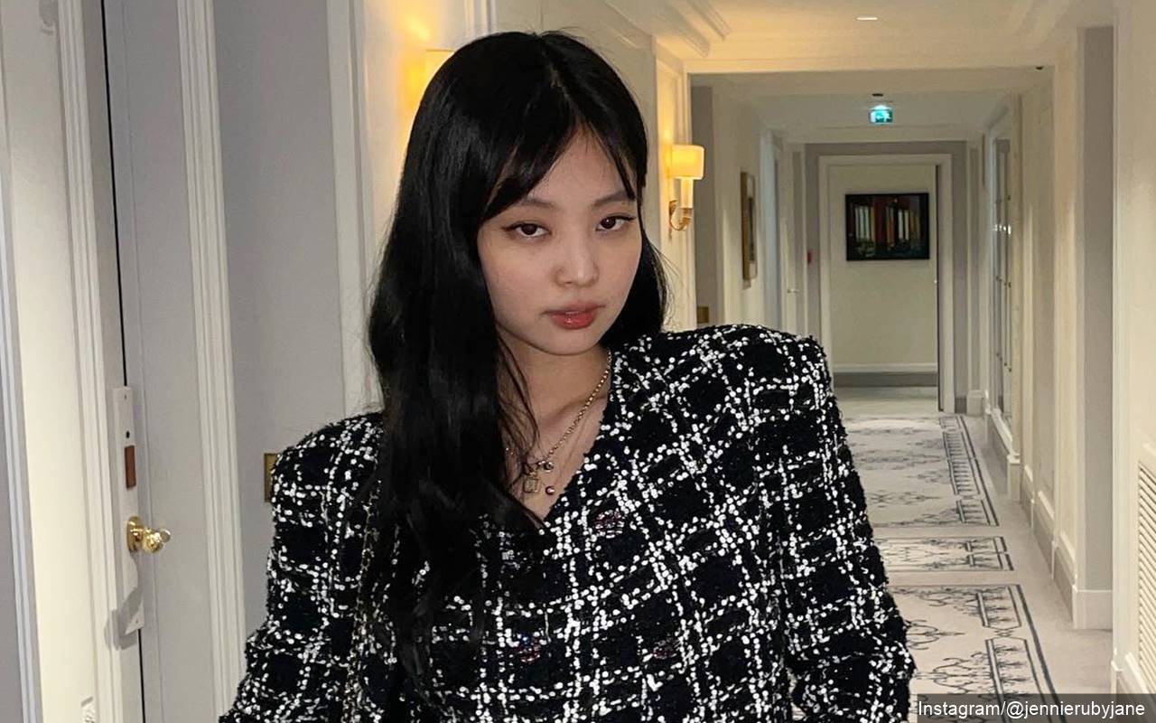 Ratu Fashion, Jennie BLACKPINK Sulap Rok Mini Jadi Kemben di Outfit Konser