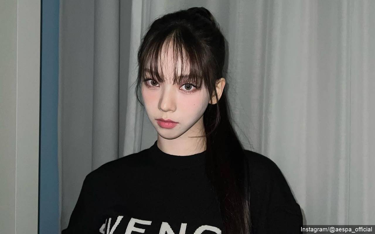 Cara Karina aespa Perlakukan Staf Curi Perhatian