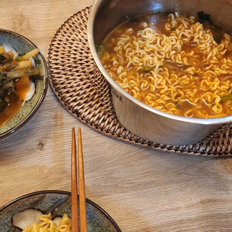Cuek BB Naik, Han So Hee Tetap Nekat Lahap Makanan Favoritnya