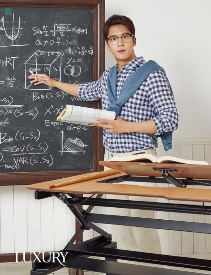 Ha Suk Jin di 'Drinking Solo'
