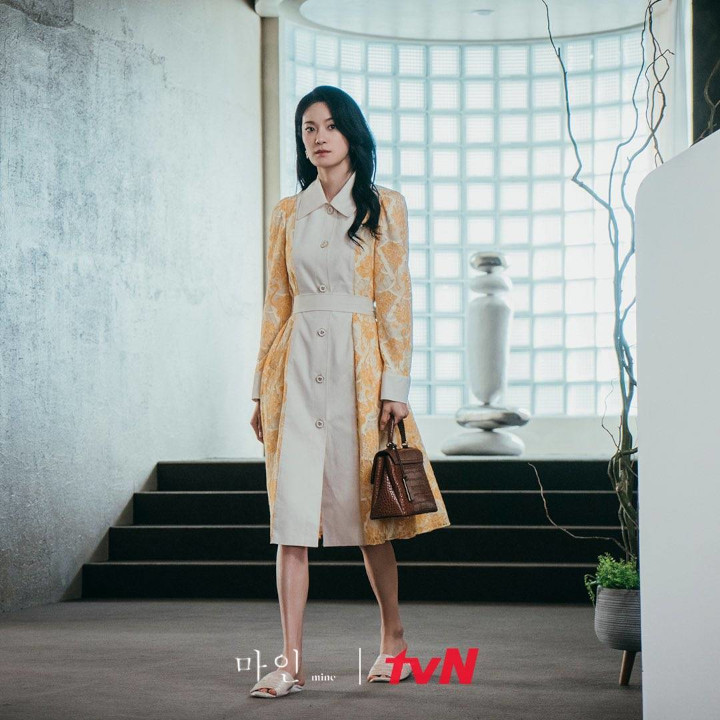 Ok Ja Yeon di 'Mine'