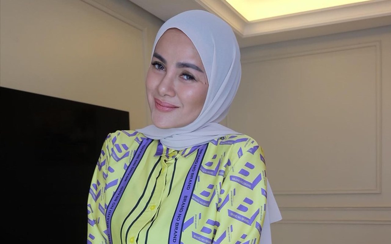 Olla Ramlan Diduga Kenakan Baju Transparan Auto Bikin Geger