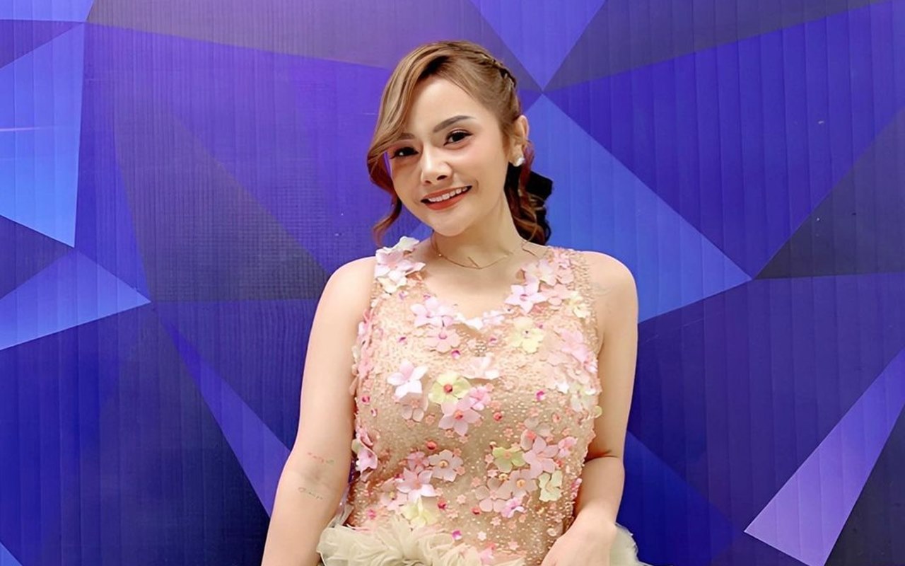 Dulu Tertutup, Istri Mantan Suami Mawar AFI Kini Tampil Makin Berani Tanpa Hijab