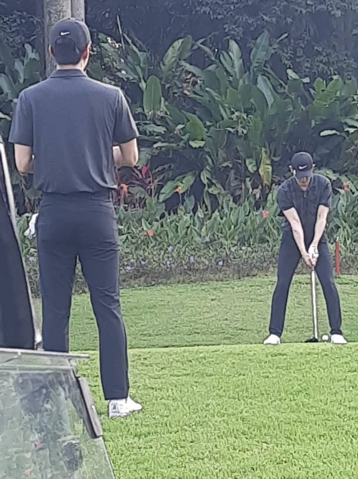 Makin Lokal, Sehun & Chanyeol EXO Tarik Tunai ATM Hingga Main Golf di Indonesia