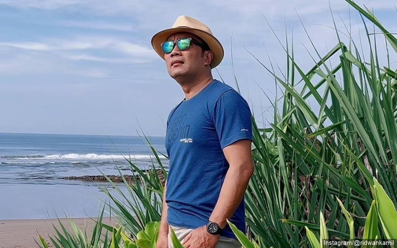 Skip Kursi VIP, Momen Ridwan Kamil Nonton Konser Dewa 19 Bejubel Bareng Warga Tuai Decak Kagum