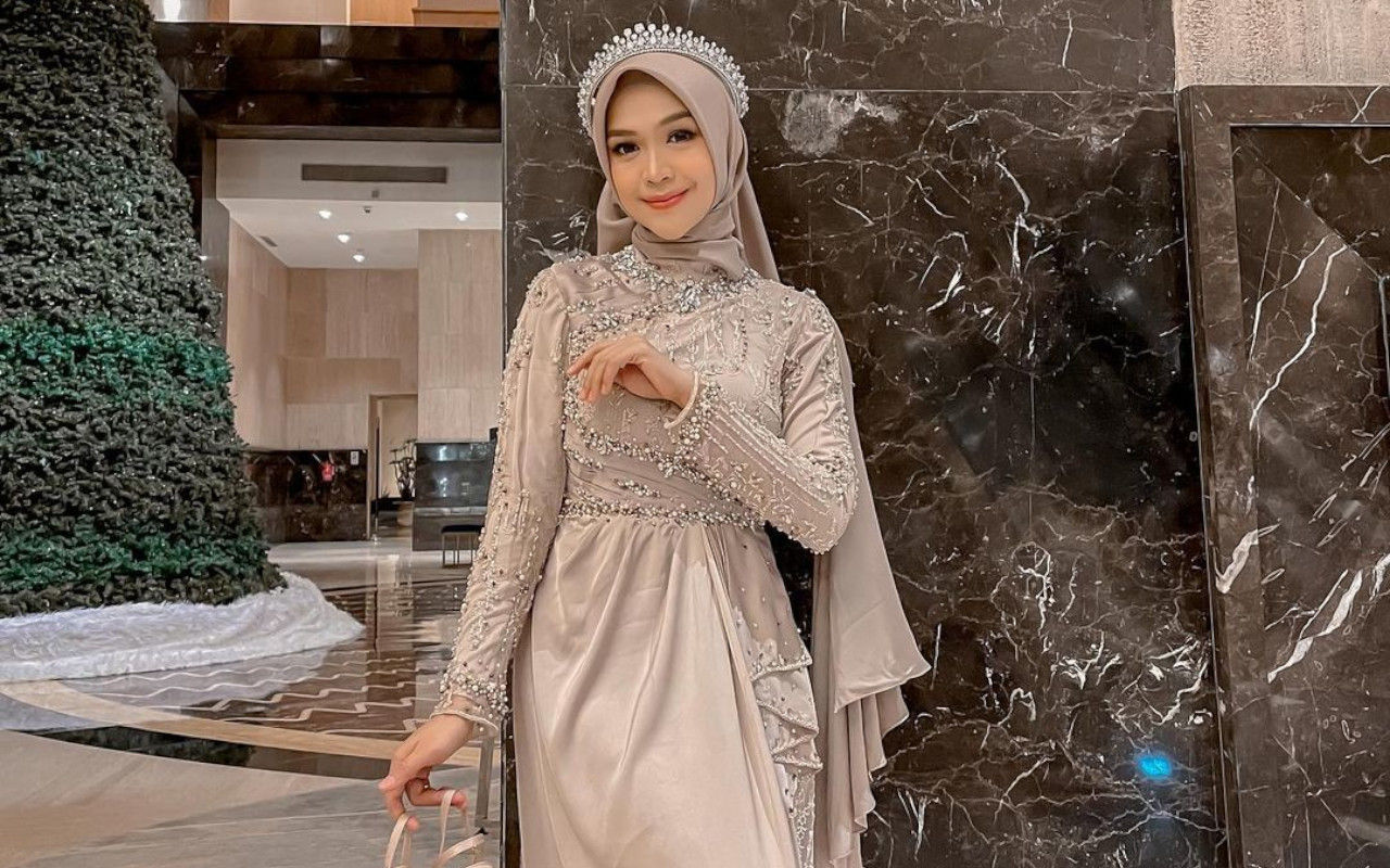 Ria Ricis Kembali Berkuda, Pakaian Tertutup Serba Pink Tuai Pujian