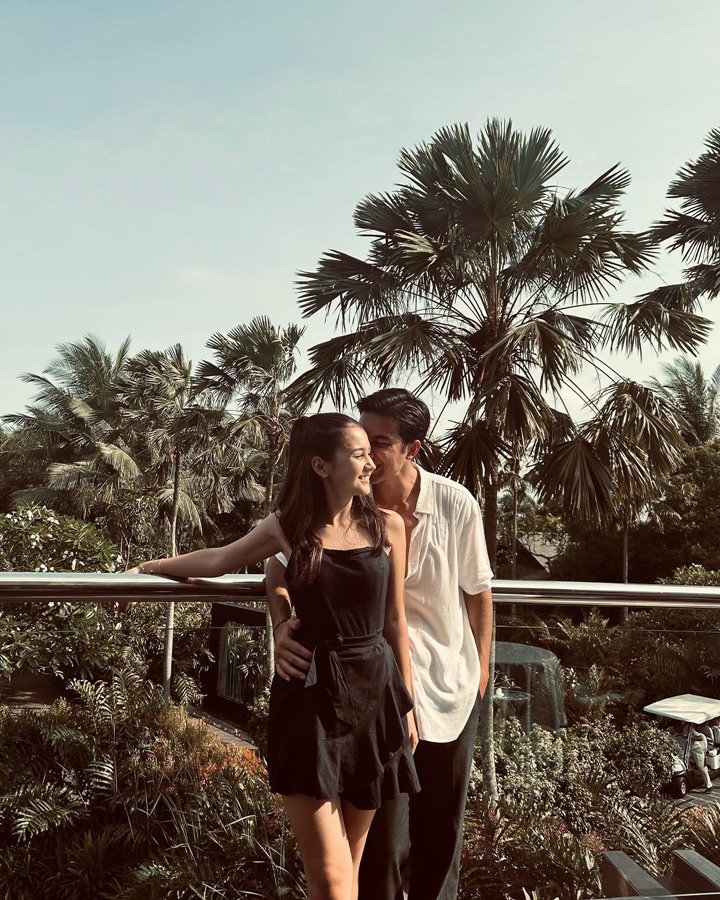Junior Roberts dan Sandrinna Michelle