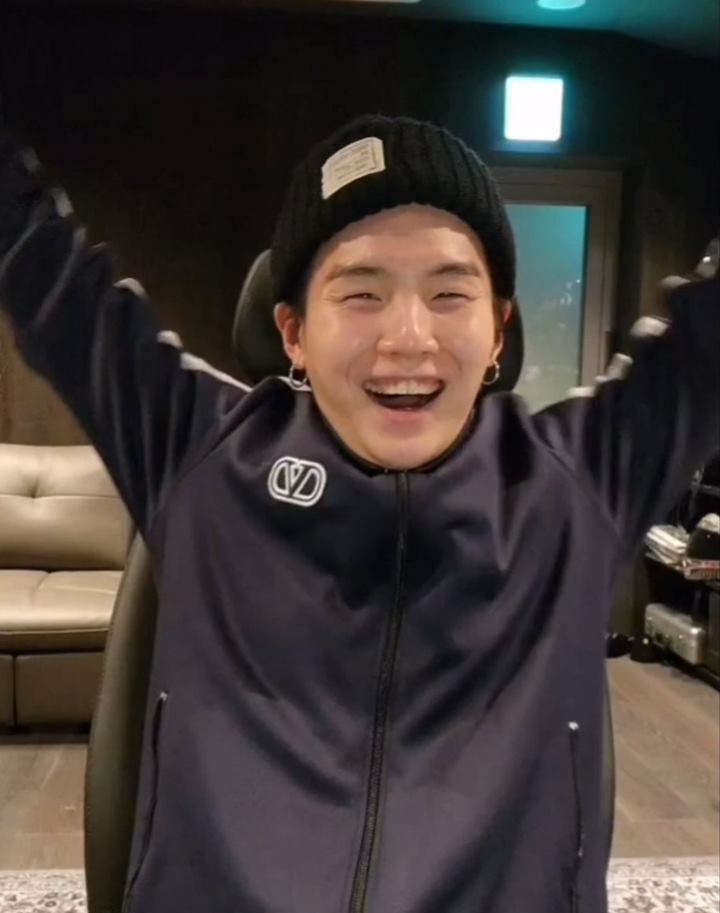 Super Bahagia, Suga BTS Sengaja Pantau Pengumuman \'AGUST D TOUR\'Super Bahagia, Suga BTS Sengaja Pantau Pengumuman \'AGUST D TOUR\'Super Bahagia, Suga BTS Sengaja Pantau Pengumuman \'AGUST D TOUR\'