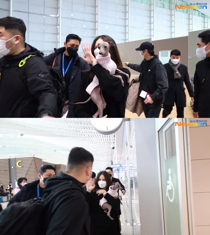 Sikap Katy Louise Saunders Istri Song Joong Ki di Depan Awak Media Disorot