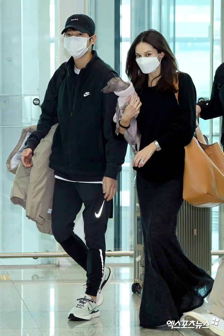 Song Joong Ki Marah Atas Rumor Buruk Katy Louise Saunders, Cuma 1 Yang Benar