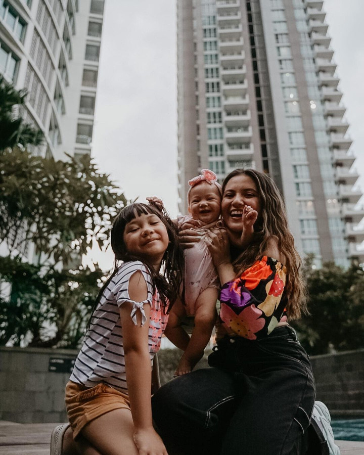 Kedekatan Marsha dengan Anak Mona Ratuliu