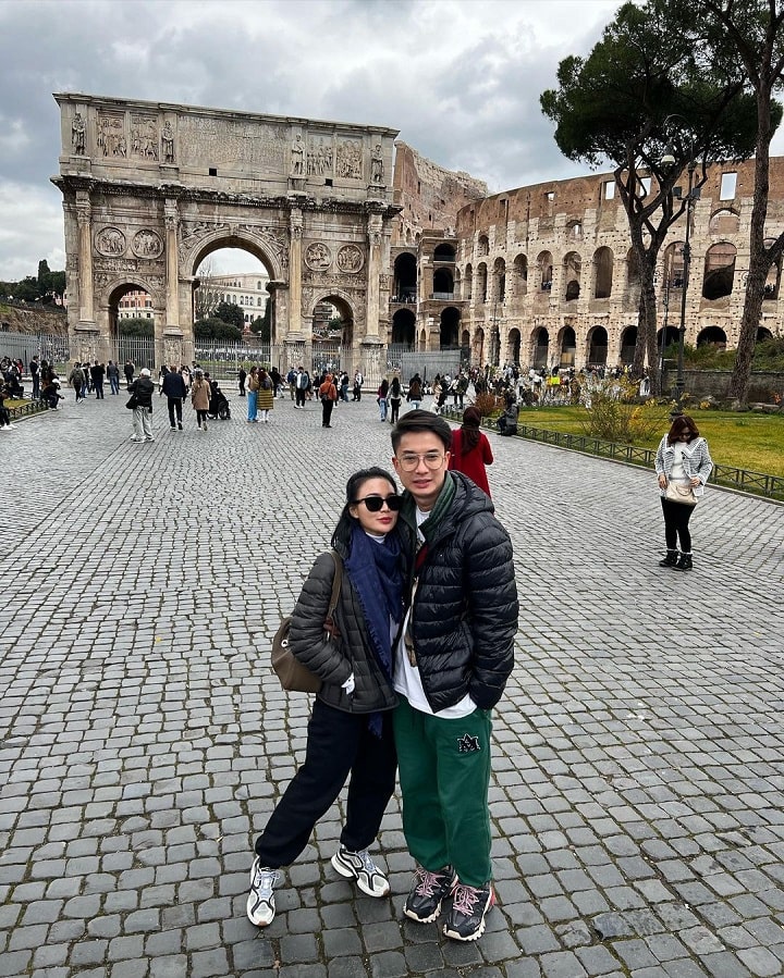 Pakai Jaket Couple