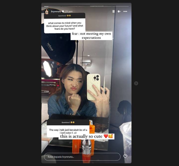 Reaksi Livy Renata Manis Usai Gaya Bicaranya Disebut Nular