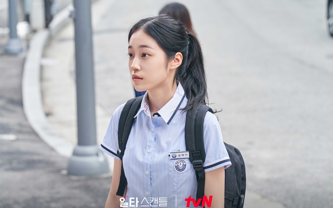 Roh Yoon Seo Tampil Berani di Majalah, Hempas Imej Murid 'Crash Course in Romance'