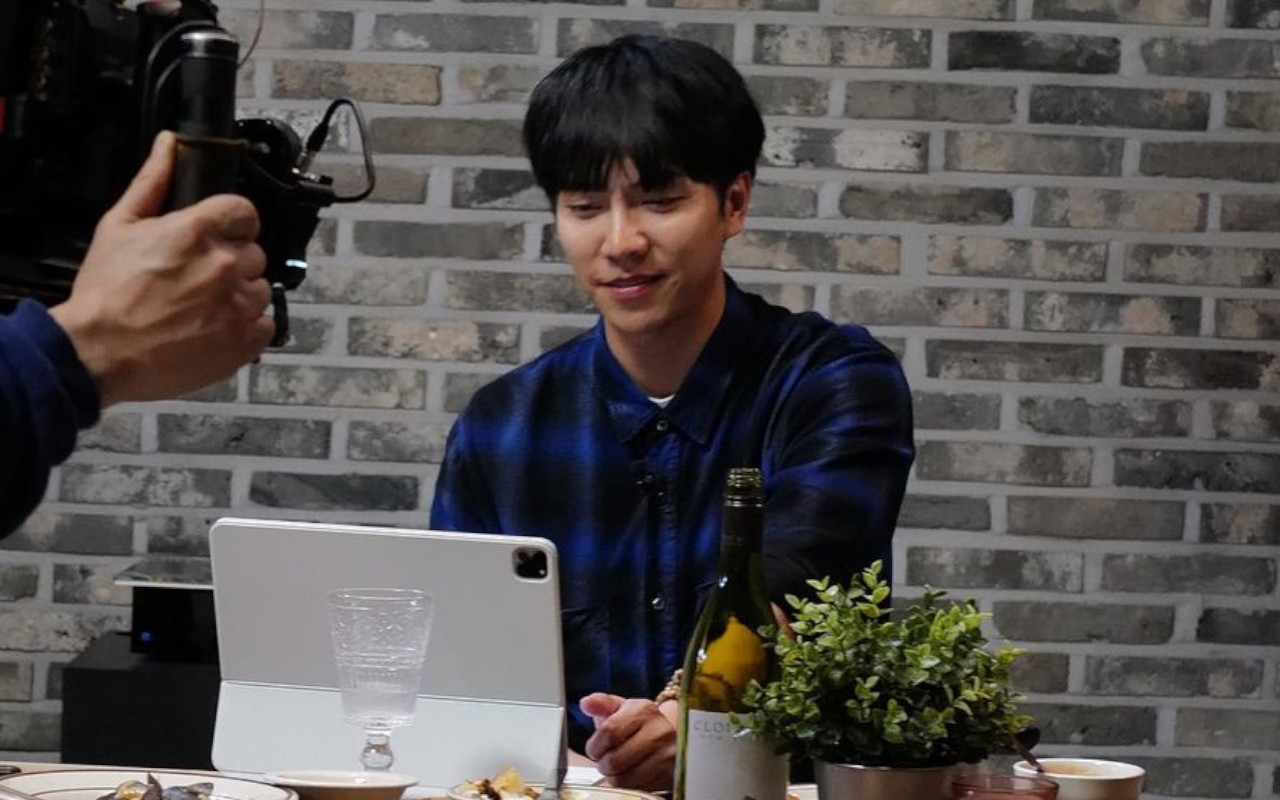 Sentil Mantan Agensi, Lee Seung Gi Merasa Keren Usai Donasi 5 Miliar Won