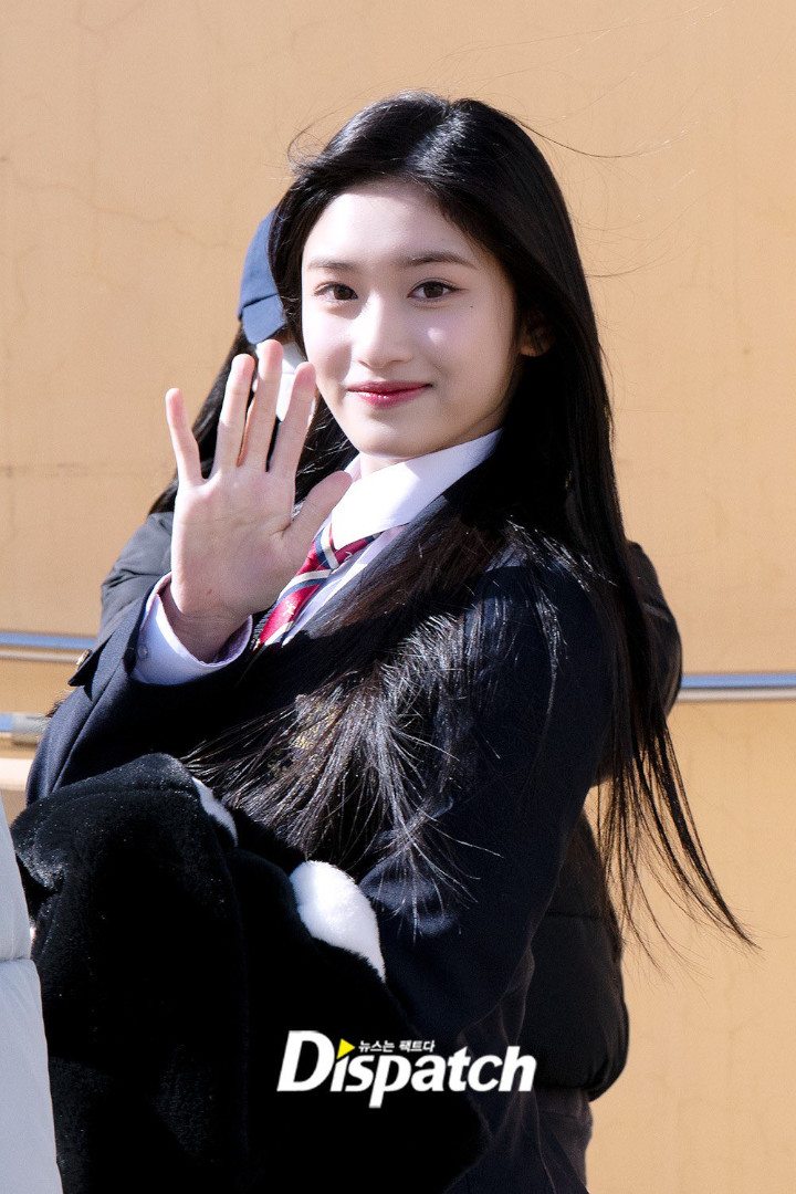 Masuk Hanlim, LeeSeo IVE Pakai Seragam SMA Disebut Keluar dari Komik RemajaMasuk Hanlim, LeeSeo IVE Pakai Seragam SMA Disebut Keluar dari Komik Remaja