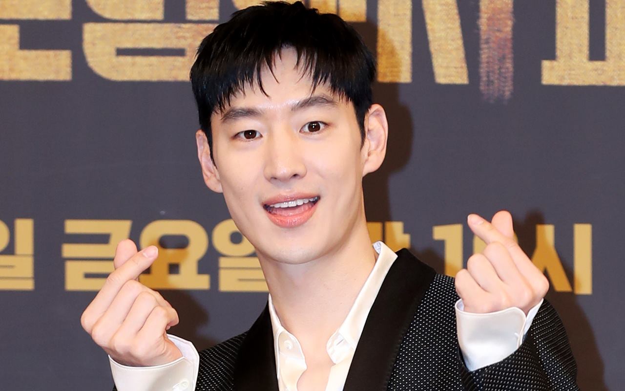 Lee Je Hoon Putus Asa Cari Jodoh, Tak Keberatan Pacari Cewek 9 Tahun Lebih Muda