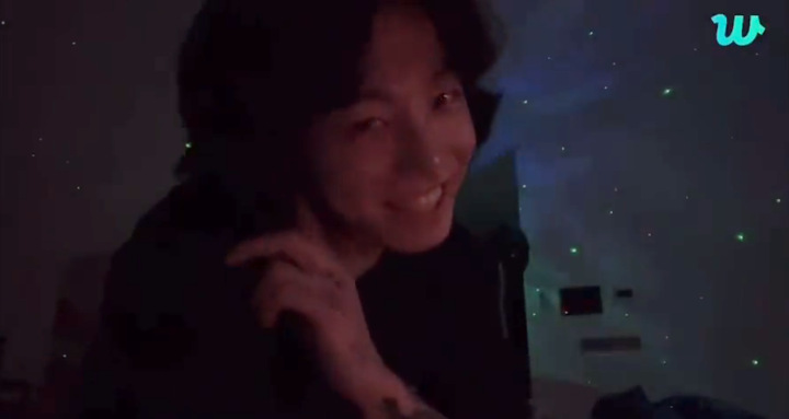 V BTS Nimbrung Spill TMI, Jungkook Langsung Beri Respon Lucu