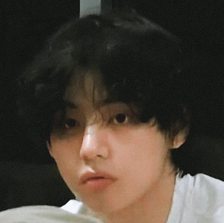Wajah Bengkak V BTS Usai Makan Ramen Tengah Malam di \'Jinny\'s Kitchen\' Disorot