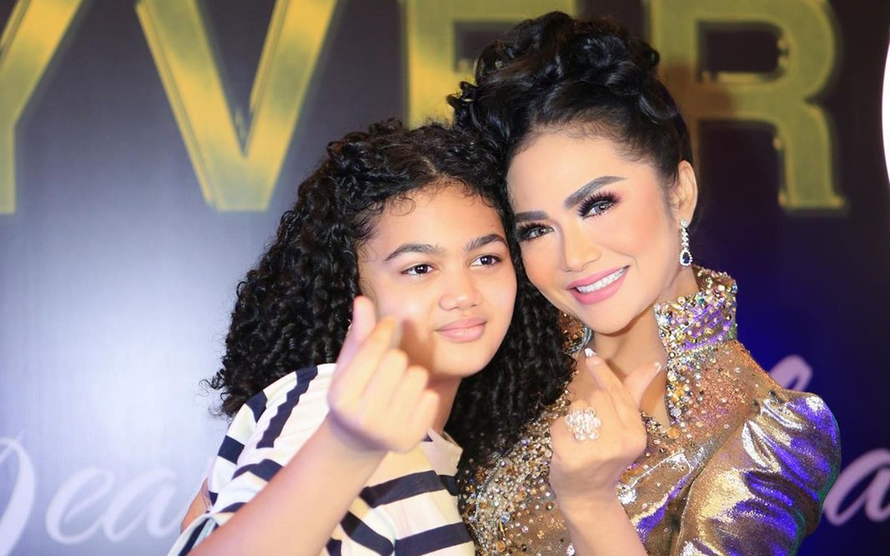 Bak Diva Cilik, Penampilan Amora Putri Krisdayanti Makin Luwes di Konser Piano Perdananya