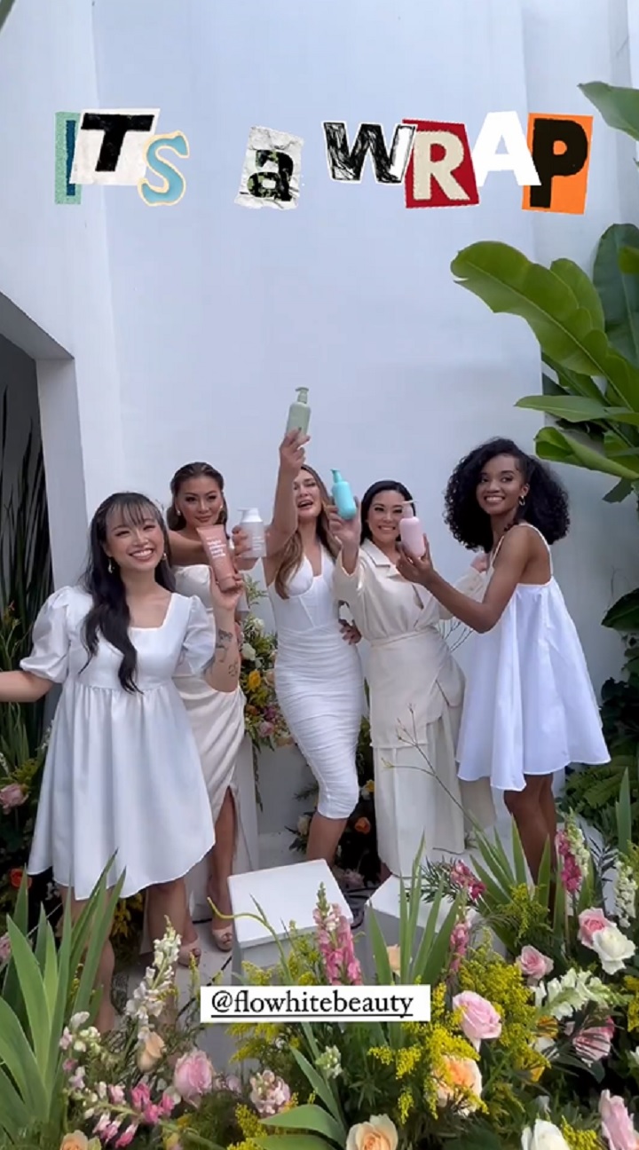 Kenakan Outfit Putih