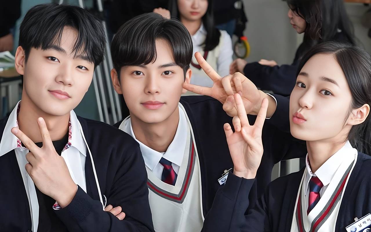 Lee Chae Min dan Lee Min Jae Bak Masih Rebutan Roh Yoon Seo di Post 'Crash Course in Romance'