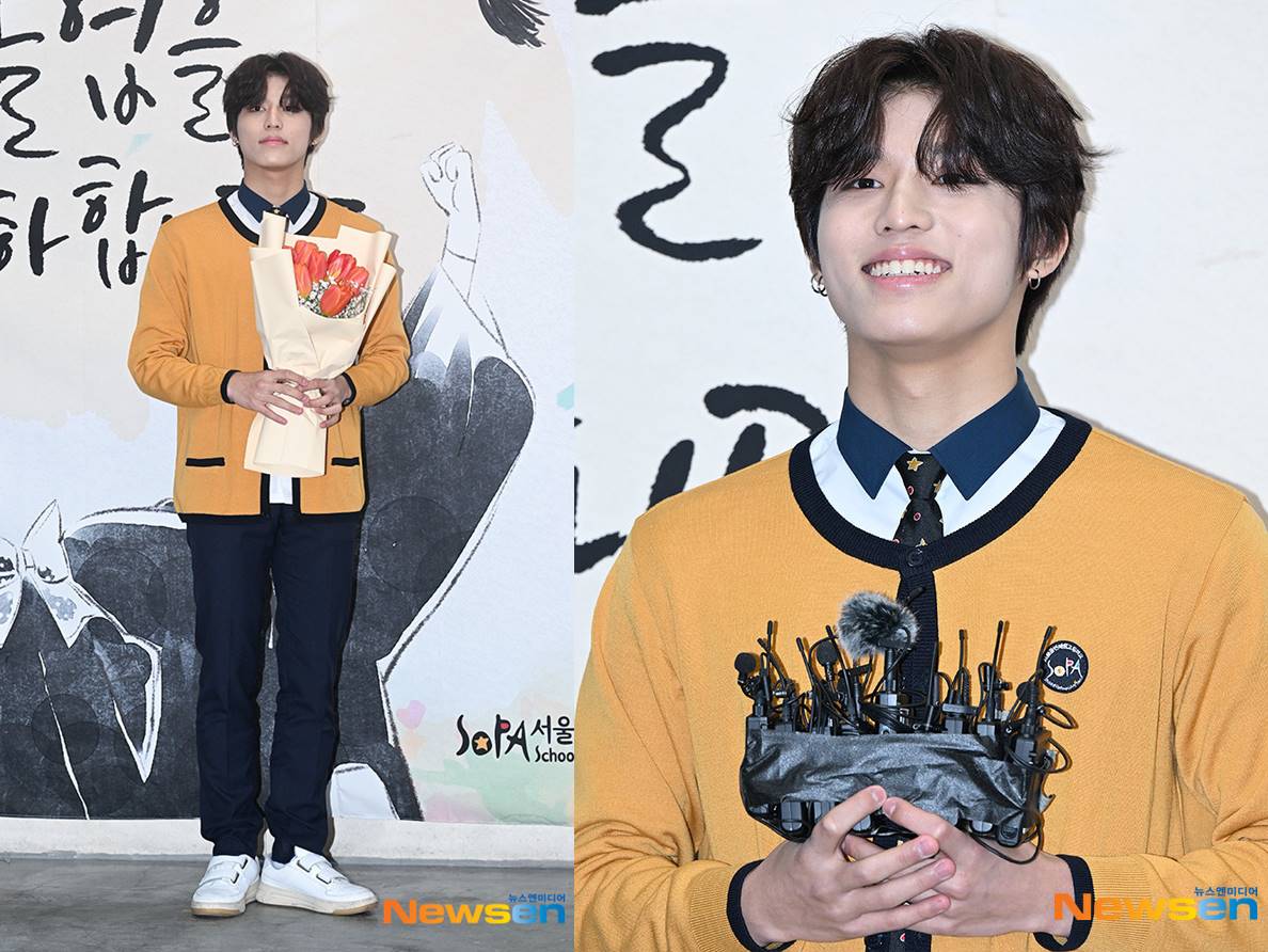 Jeongwoo TREASURE memakai jas SOPA