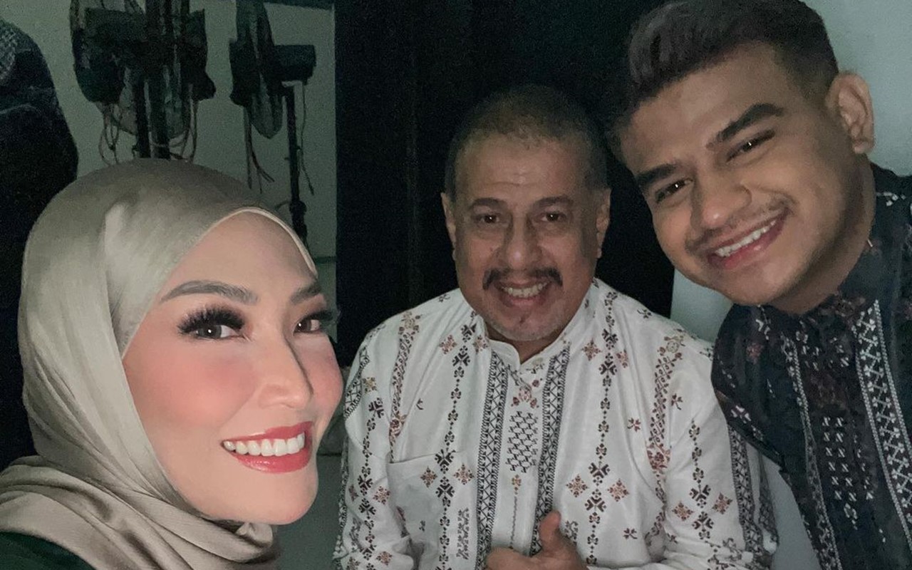 Ayu Dewi Ajari Pak Muh Jalan, Fadil Jaidi Auto Panik Takut Batal Fashion Show