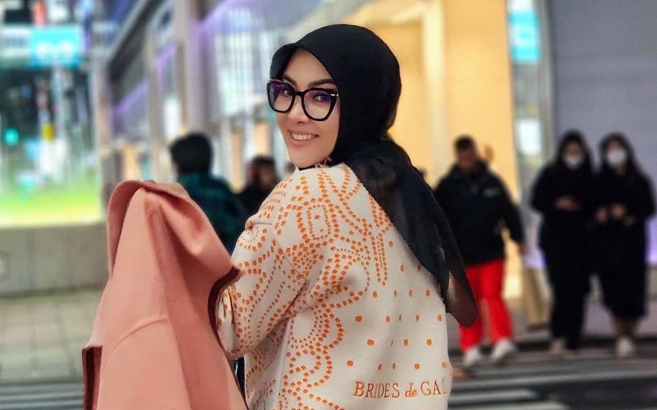 Tak Rayakan Tahun Baru, Syahrini Akui Pilih Baca Yasin Ketimbang Nyalakan Kembang Api 